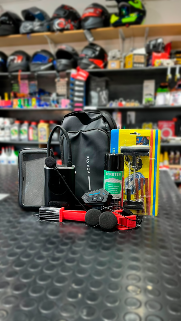 Un kit de accesorios para viajes en moto